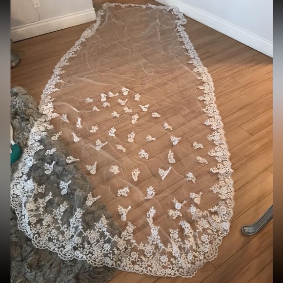 Wedding veil - Picture 1 of 2